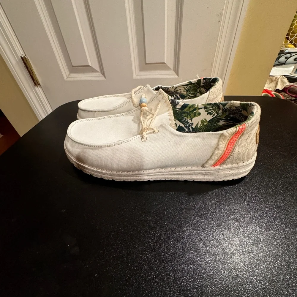 Hey Dude Wendy natural salt white Women's loafers sneakers size 10